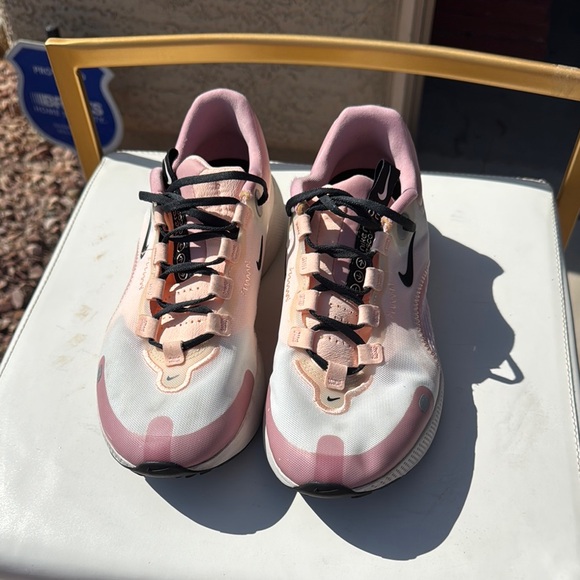 Nike React Escape Rn Women's Athletic Running Sneakers - Picture 3 of 9